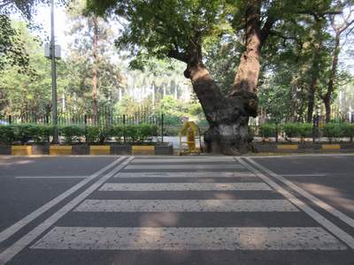 Straßenquerung auf der Lodhi Road